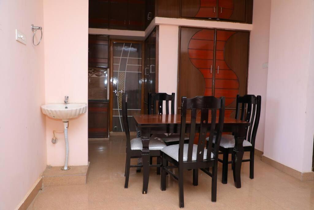 Тирупати: Sls Home Stay