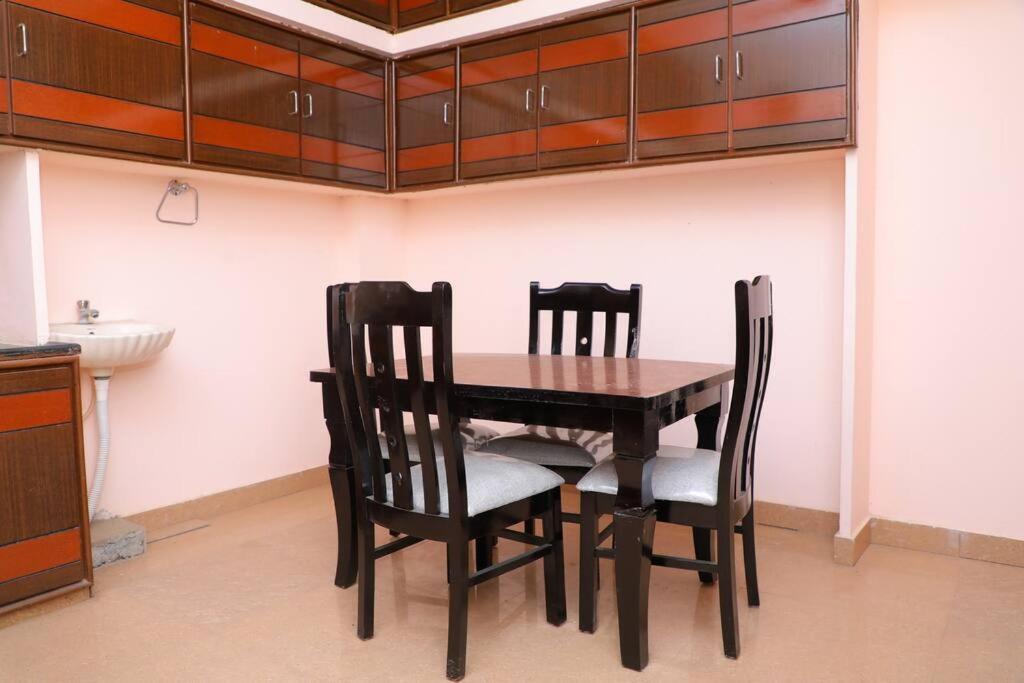 Тирупати: Sls Home Stay