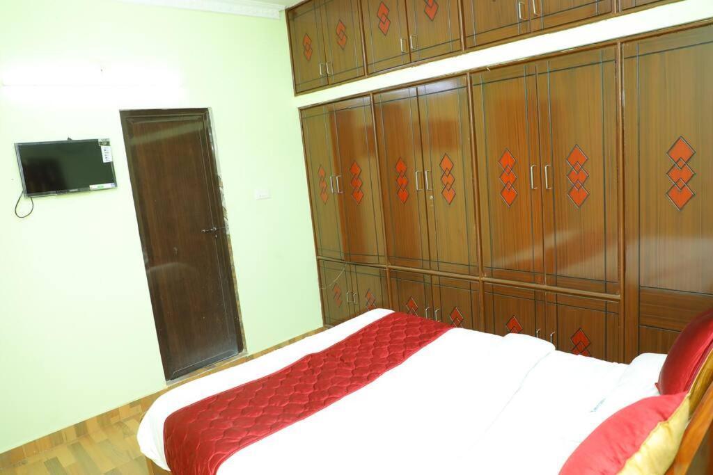 Тирупати: Sls Home Stay