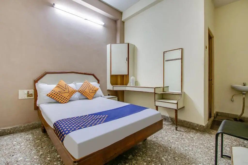 Тирупати: SPOT ON 65711 Hotel New Aiswarya
