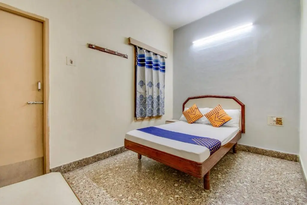 Тирупати: SPOT ON 65711 Hotel New Aiswarya
