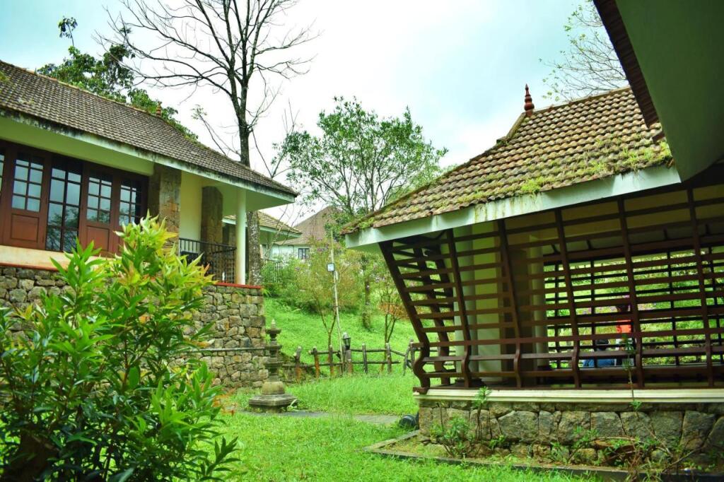 Куттикканам: Adrak Summer Sand Hill Resort Vagamon