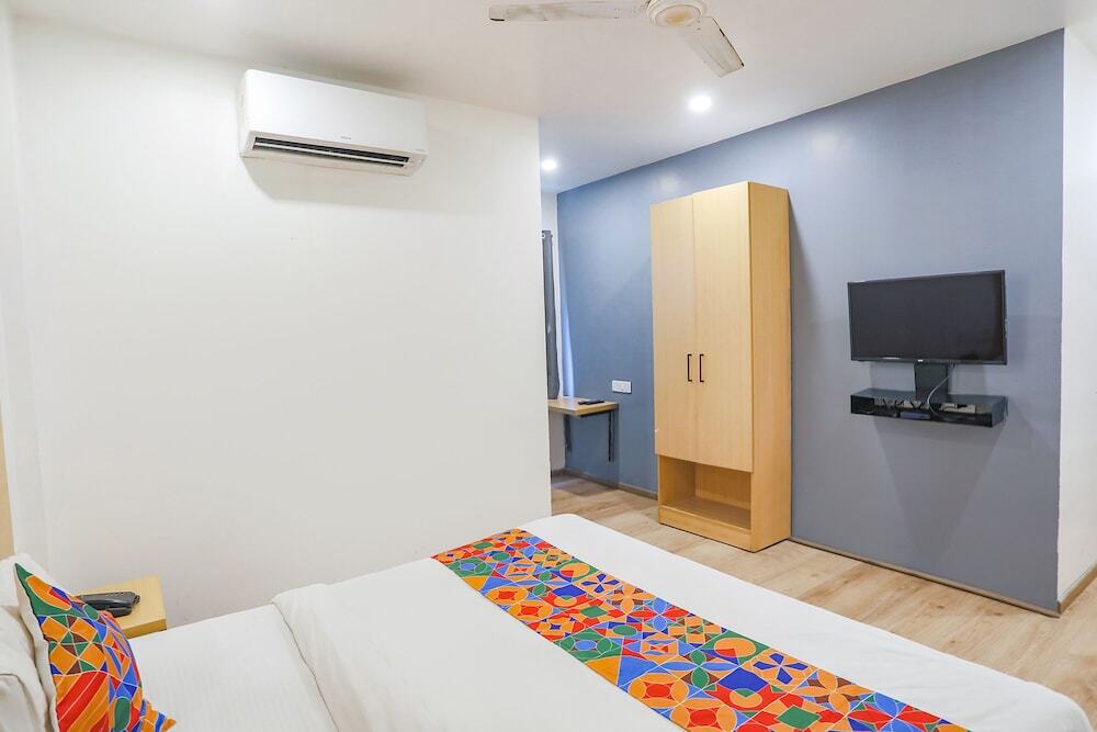 Нью-Дели: FabHotel A One Pitampura Inn