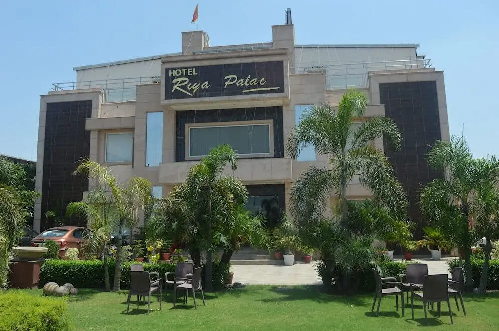Hotel Riya Palace By Amazone Holidays — фото 1