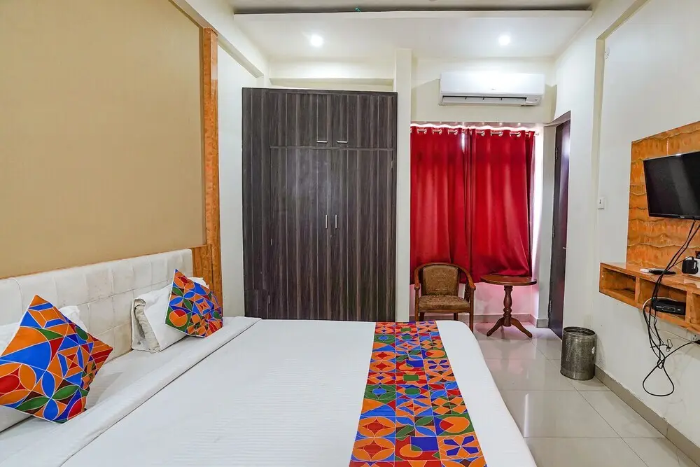 Праяградж: Fabhotel Bliss Inn