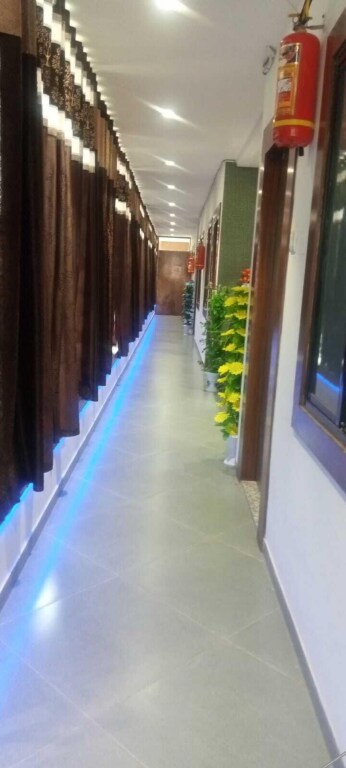 Вадодара: Hotel Mansarovar