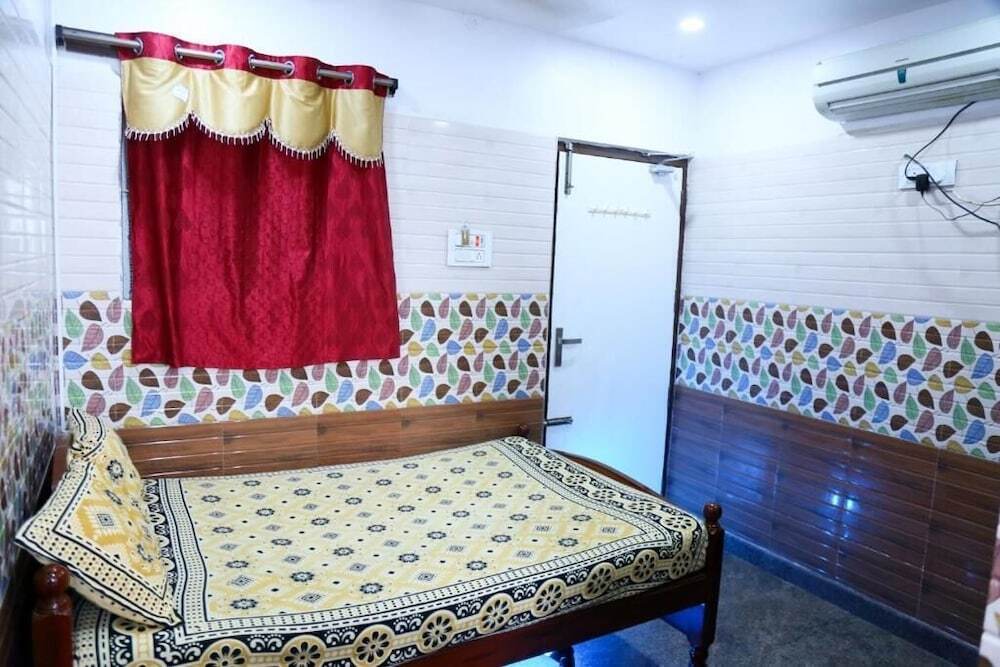 Путлур: Sri Mahalakshmi Deluxe Lodge