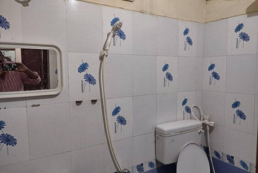 Висакхапатнам: Aahvanam Service Apartment
