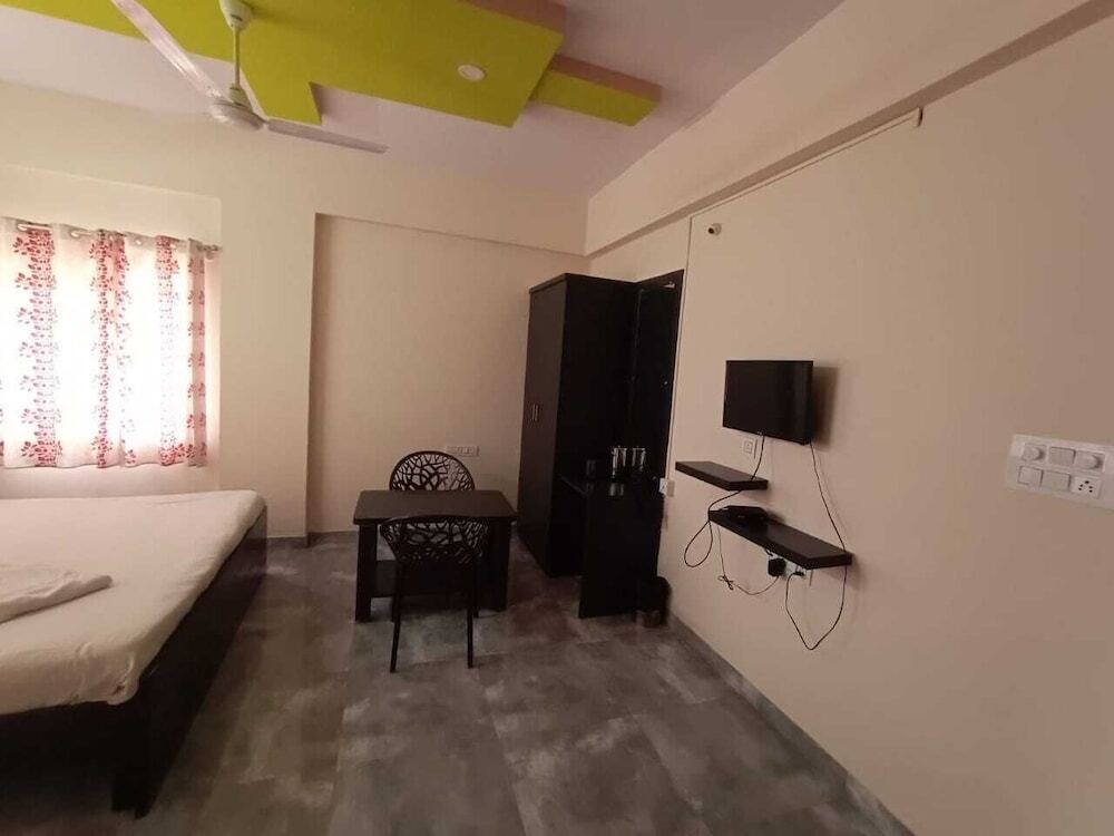 Бангалор: iROOMZ S V Comforts