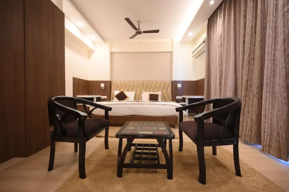 Лакхнау: Fairvacanze Inns & Suites Lucknow