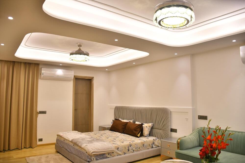 Хидерабад: Luxuryhouse-3br-free Car & Driver-balcony-wifi