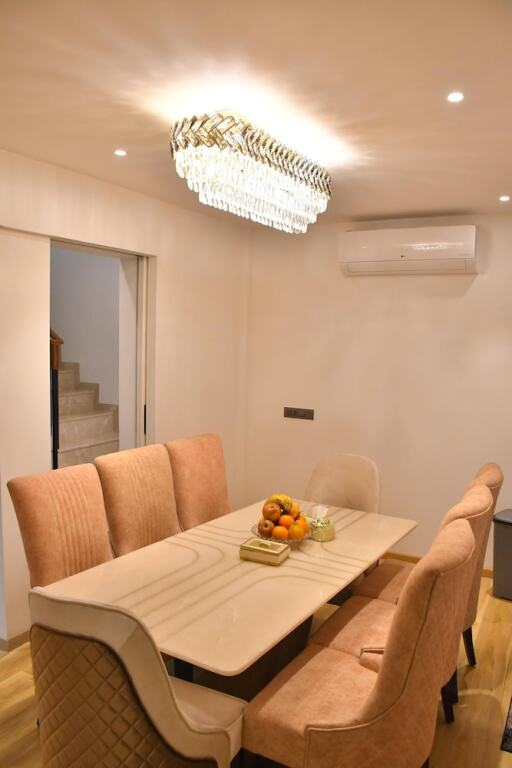 Хидерабад: Luxuryhouse-3br-free Car & Driver-balcony-wifi