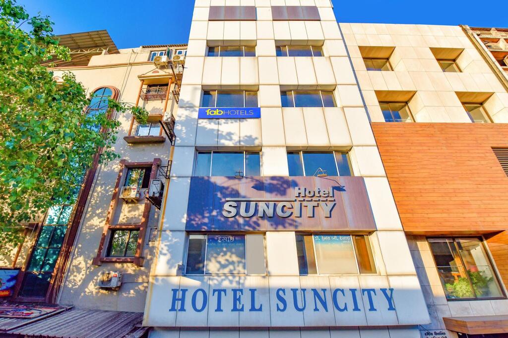 Hotel Suncity — фото 1