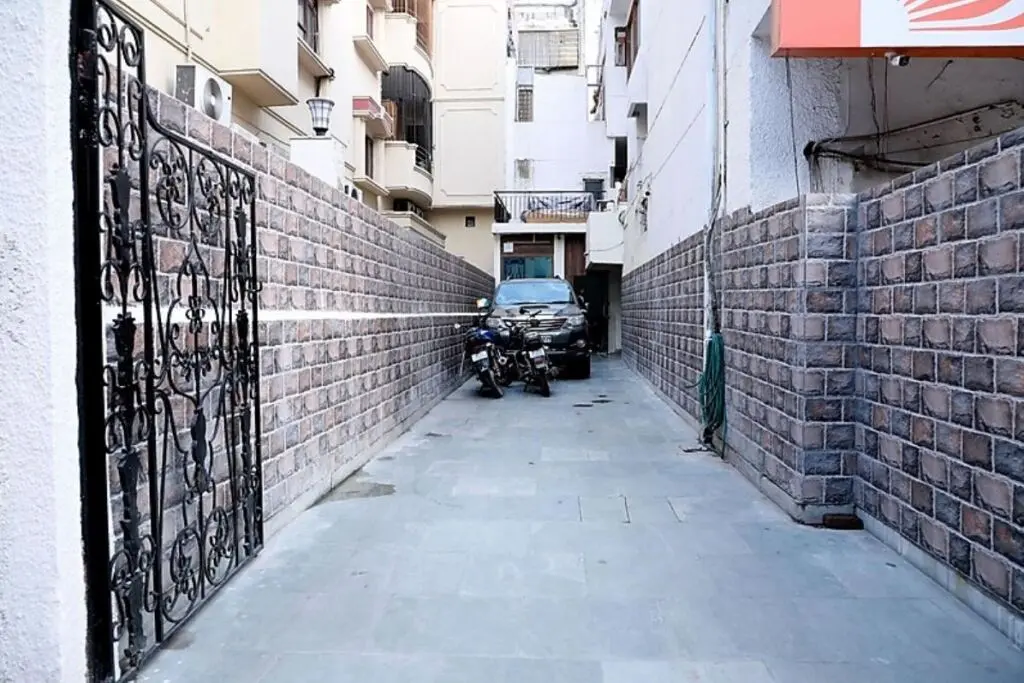 Нью-Дели: 2bhk Fortune Homel-96a Saket Near Max