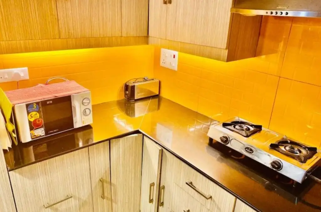 Нью-Дели: 2bhk Fortune Homel-96a Saket Near Max