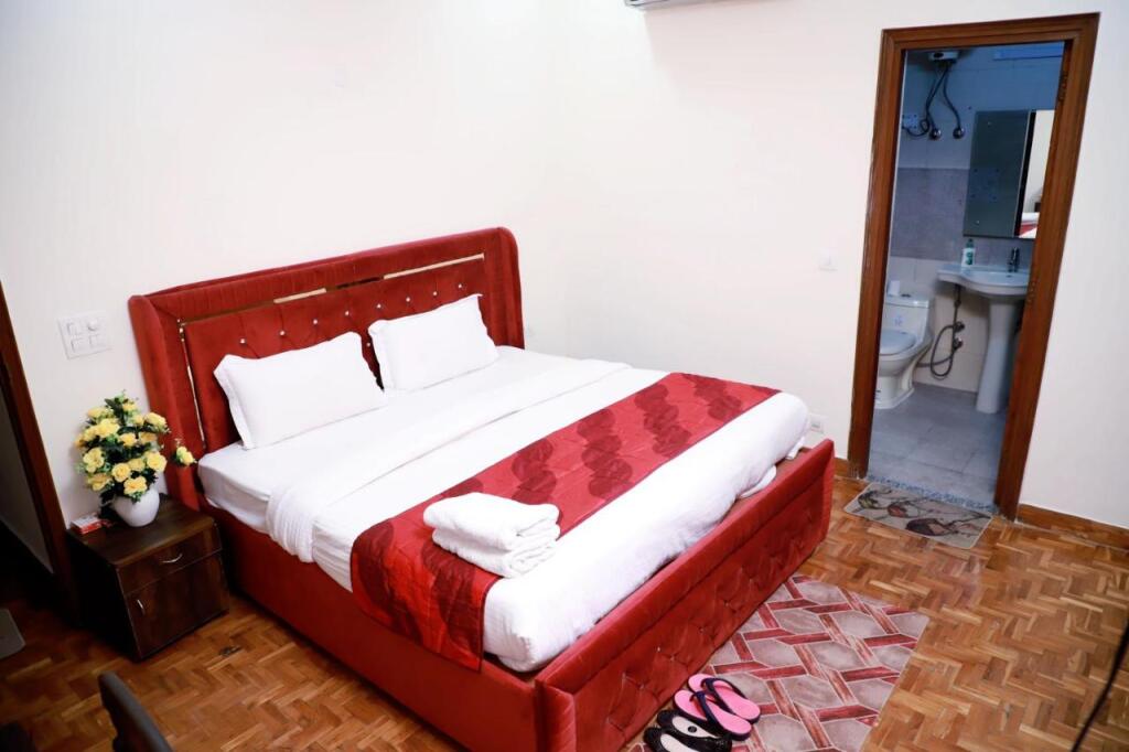 Нью-Дели: 2Bhk Fortune Home,E28 1A Saket Near Max Hospital,Pvr