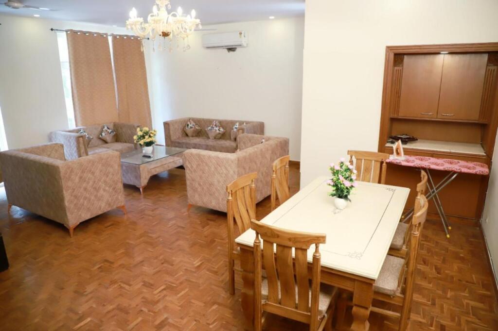 Нью-Дели: 2Bhk Fortune Home,E28 1A Saket Near Max Hospital,Pvr