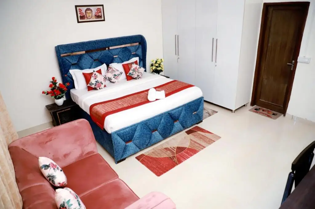 Нью-Дели: 3bhk,Fortune Home E-28 2b Saket Near Max Hospital