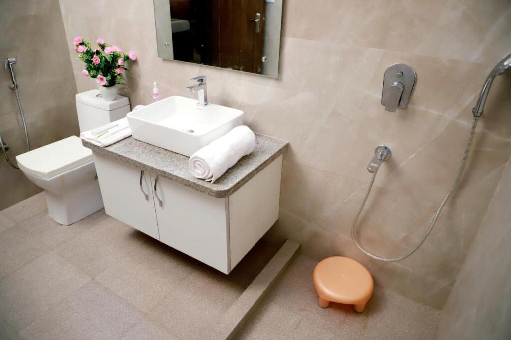 Нью-Дели: 3bhk,Fortune Home E-28 2b Saket Near Max Hospital