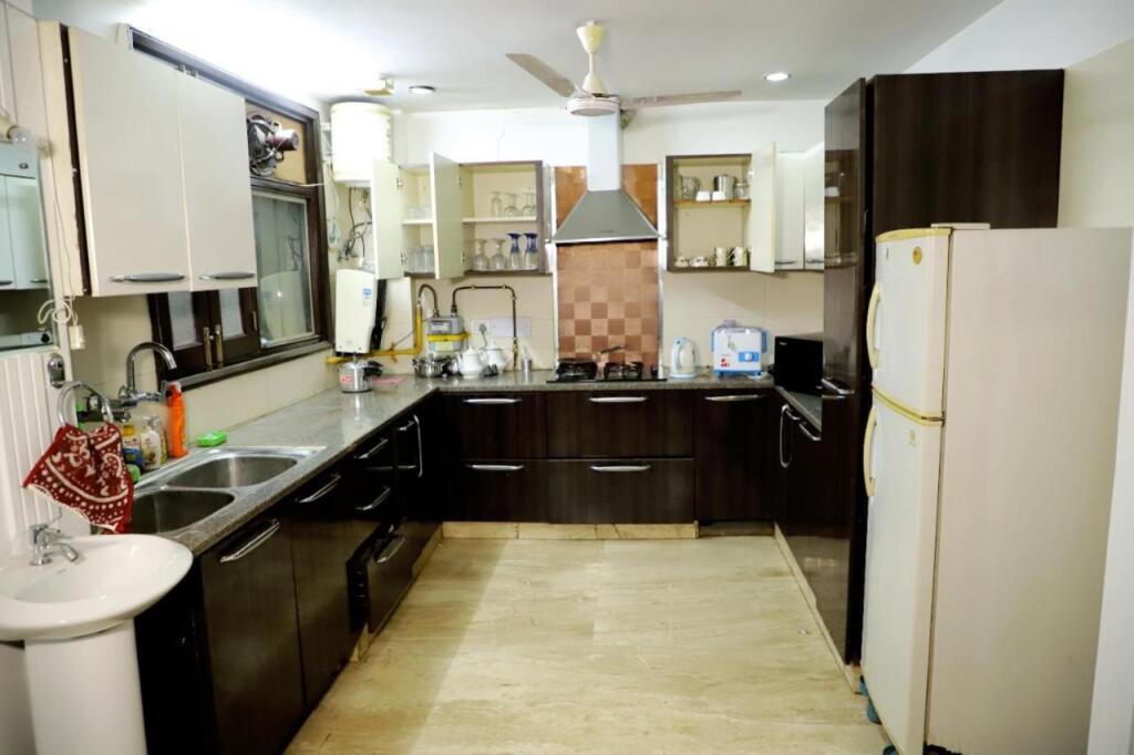 Нью-Дели: 3bhk Fortune Homej-215 Saket Near Max Hospital,Dlf