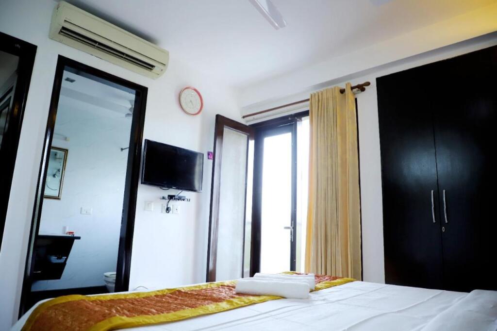 Нью-Дели: 3bhk Fortune Homej-215 Saket Near Max Hospital,Dlf