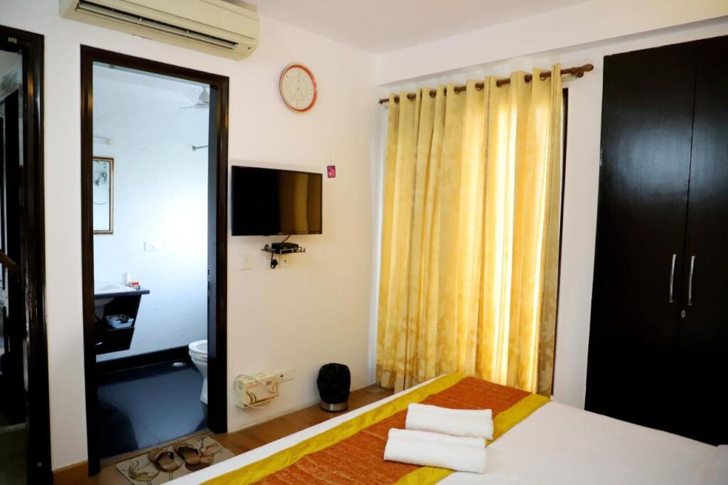 Нью-Дели: 3bhk Fortune Homej-215 Saket Near Max Hospital,Dlf