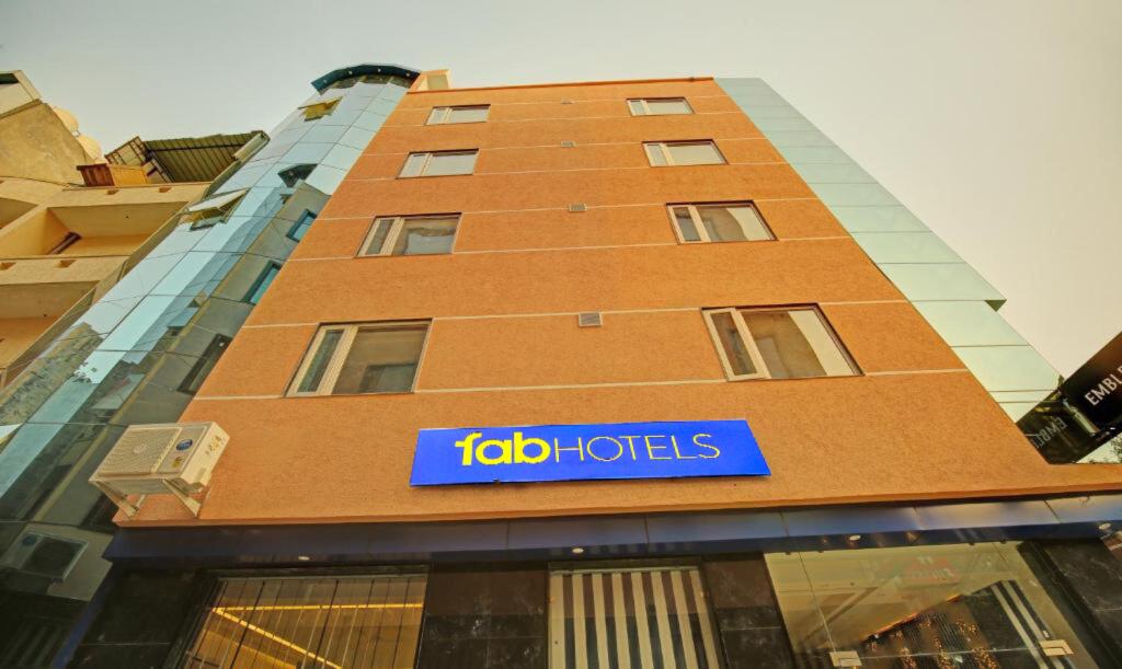 FabHotel Emblem Suites — фото 1