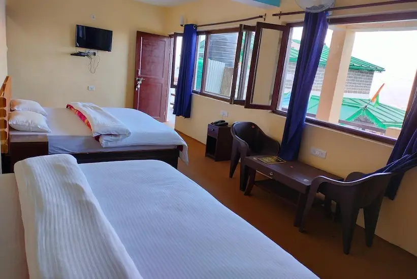 Раникхет: Corner Inn