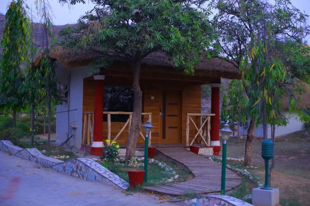 Шахджаханпур: Manohar Villas