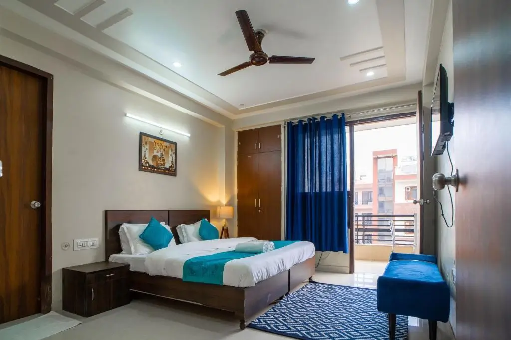 Гуруграм: The Lodgers 2 BHK Serviced Apartment infront of Artemis Hospital Gurgaon