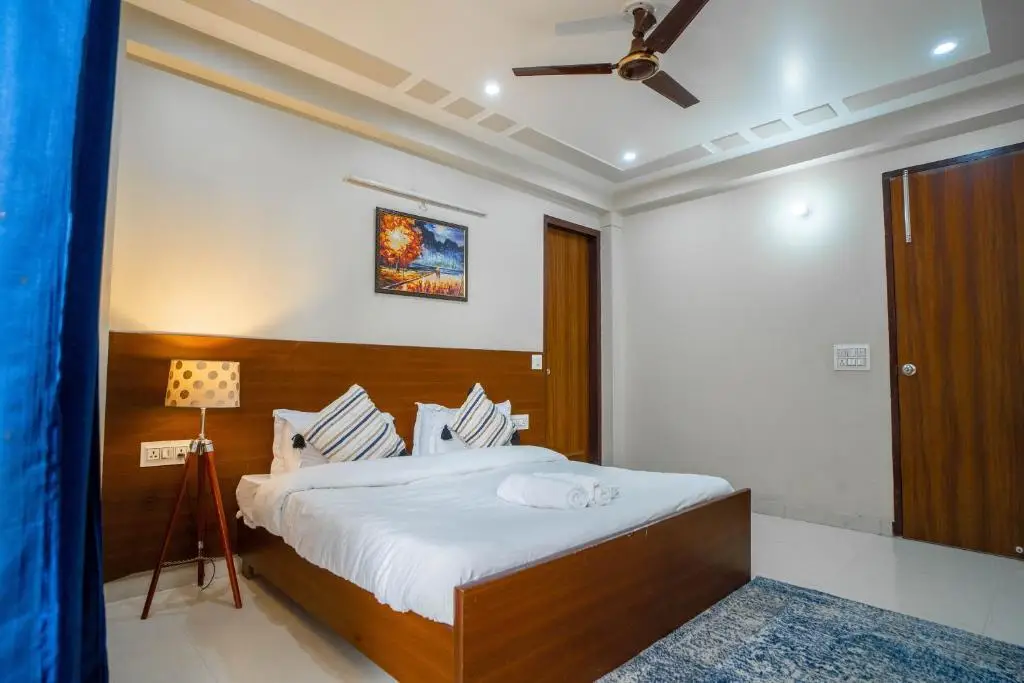 Гуруграм: The Lodgers 2 BHK Serviced Apartment infront of Artemis Hospital Gurgaon