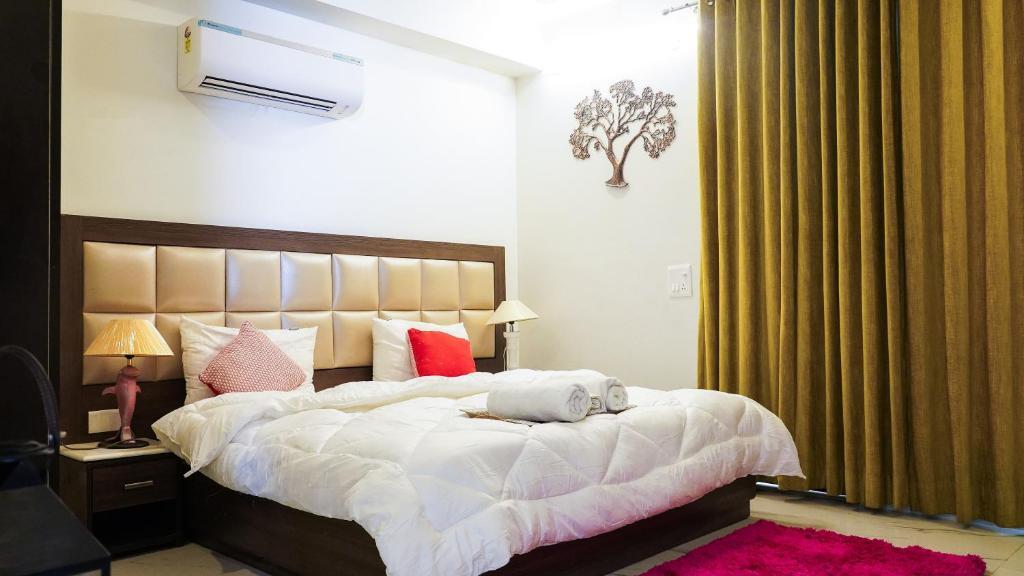 Гуруграм: Lime Tree 2 Bhk serviced Apartment Near Fortis Gurgaon