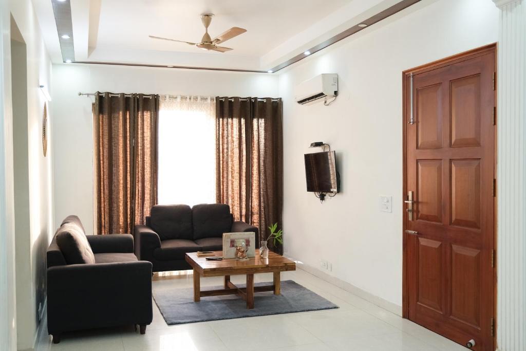 Гуруграм: Lime Tree Hospitality Three BHK Apartment Artemis Gurgaon