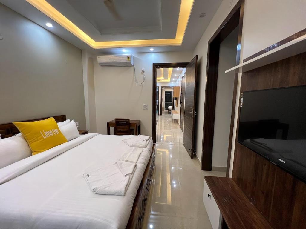 Гуруграм: Lime Tree Two Bhk Service Apartment Golf Course Road Gurgaon