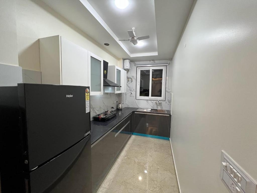 Гуруграм: Lime Tree Two Bhk Service Apartment Golf Course Road Gurgaon