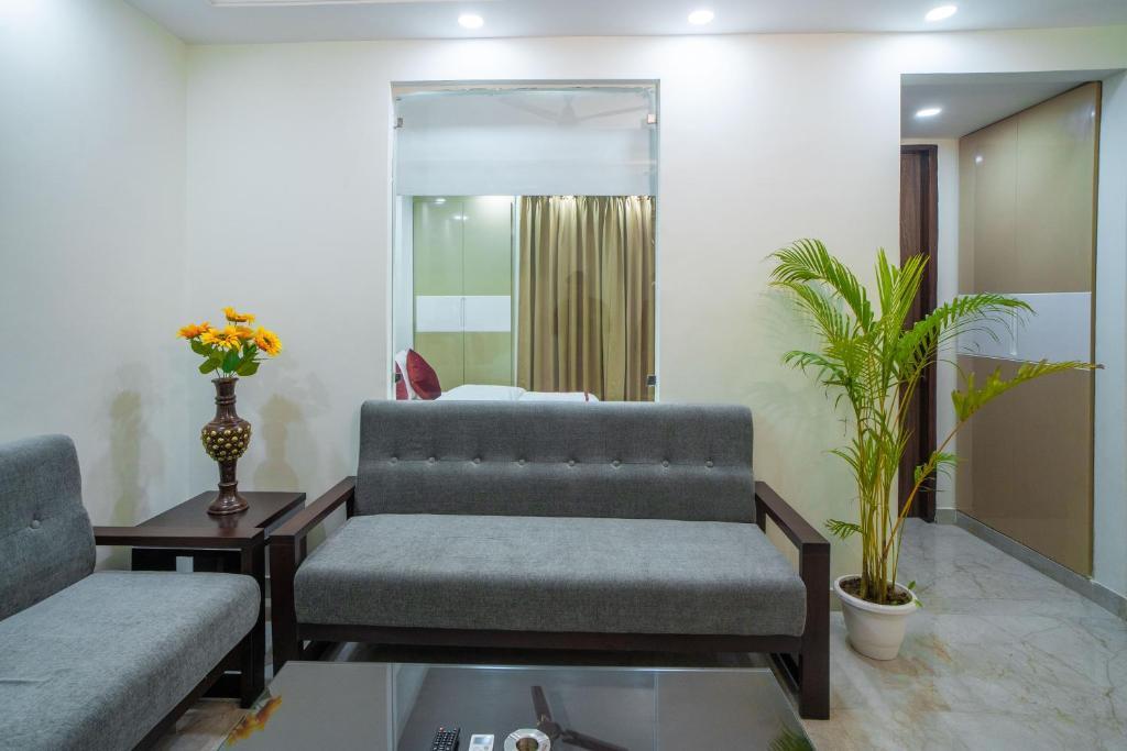 Гуруграм: The Lodgers 1 BHK Serviced Apartment Golf Course Road Gurgaon