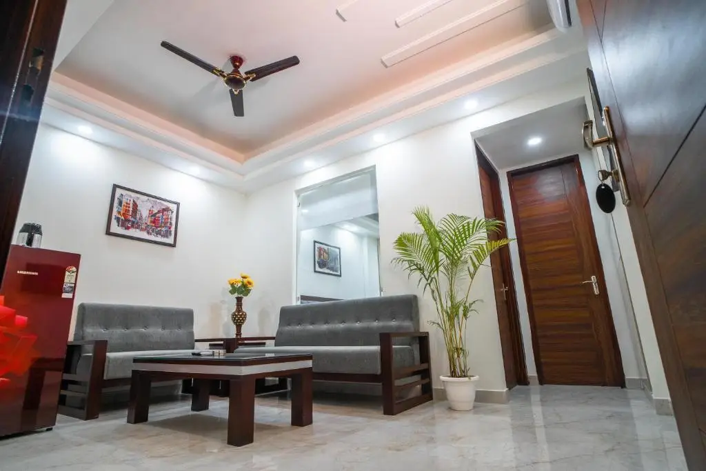 Гуруграм: The Lodgers 1 BHK Serviced Apartment Golf Course Road Gurgaon