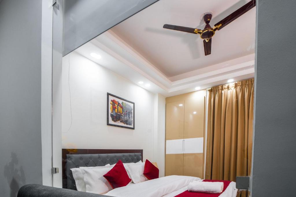 Гуруграм: The Lodgers 1 BHK Serviced Apartment Golf Course Road Gurgaon
