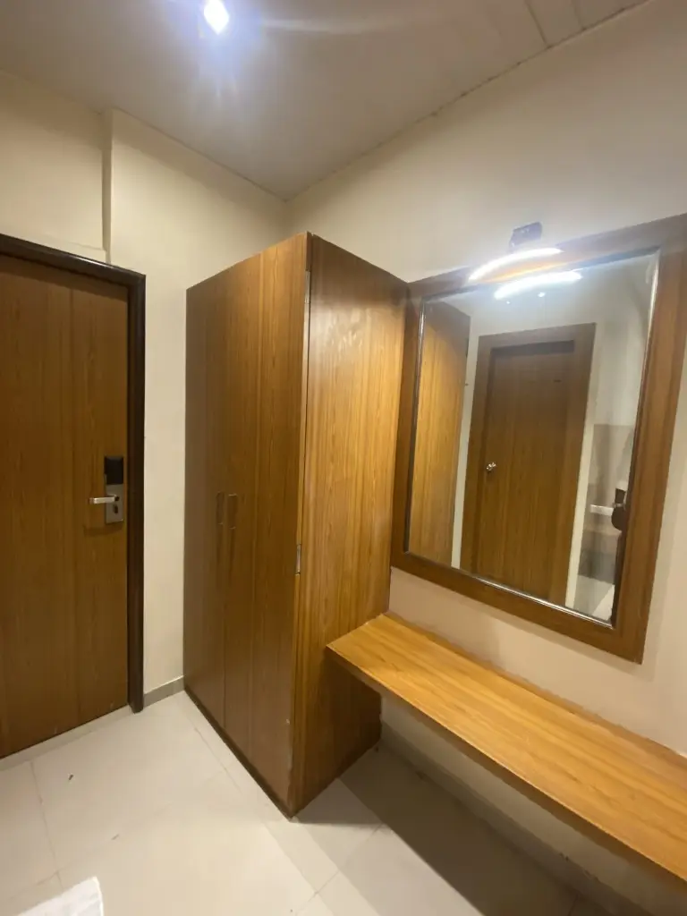 Мумбаи: Hotel BKC Garden near Trade Center, Visa Consulate