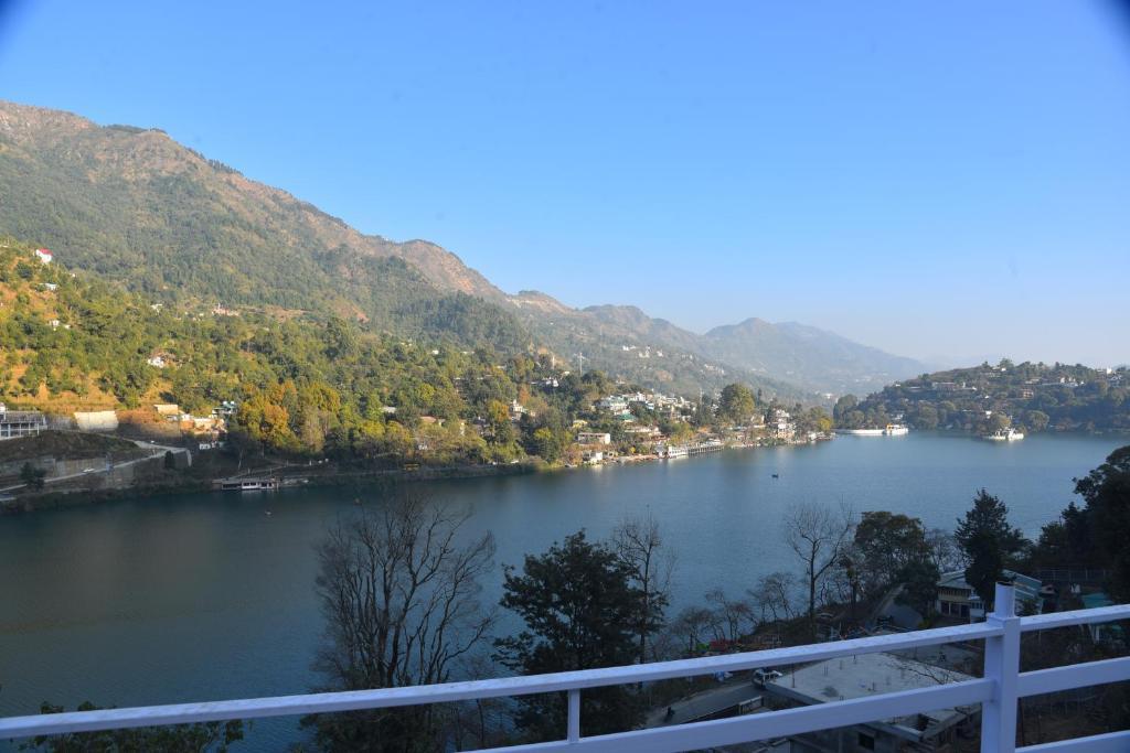 Наинитал: Hotel Lake Paradise Inn