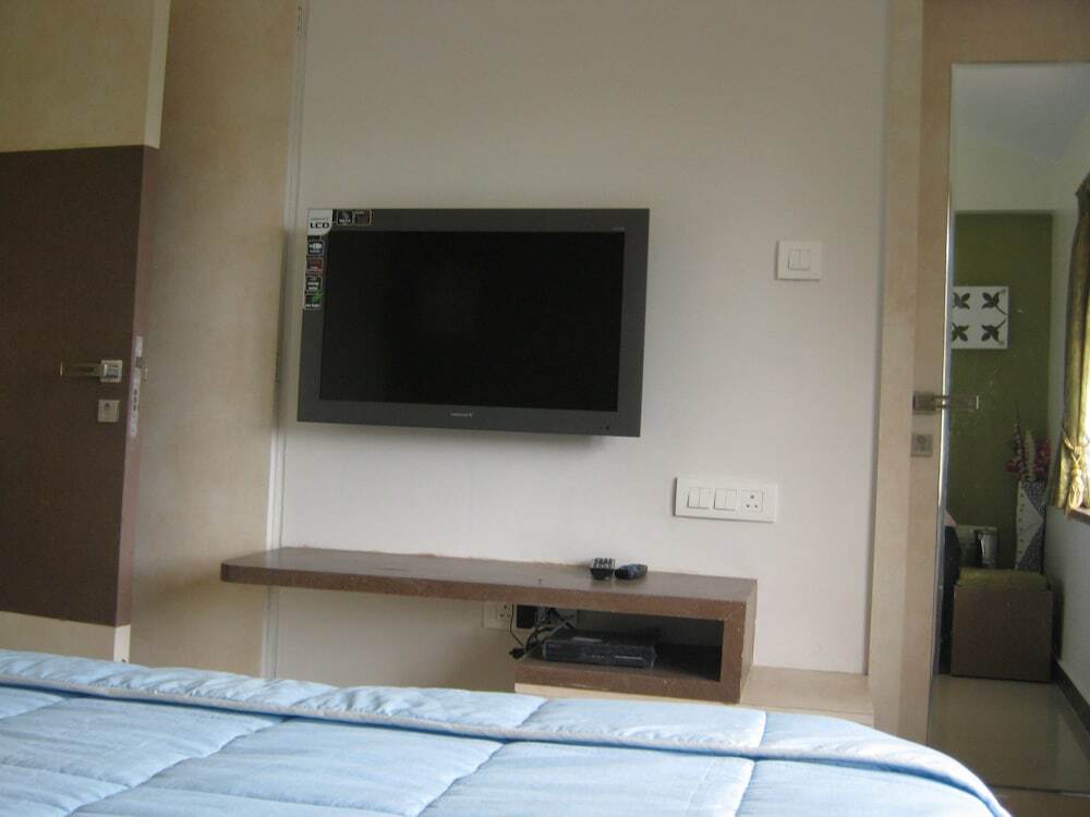 Ути: Anmols impex cottage