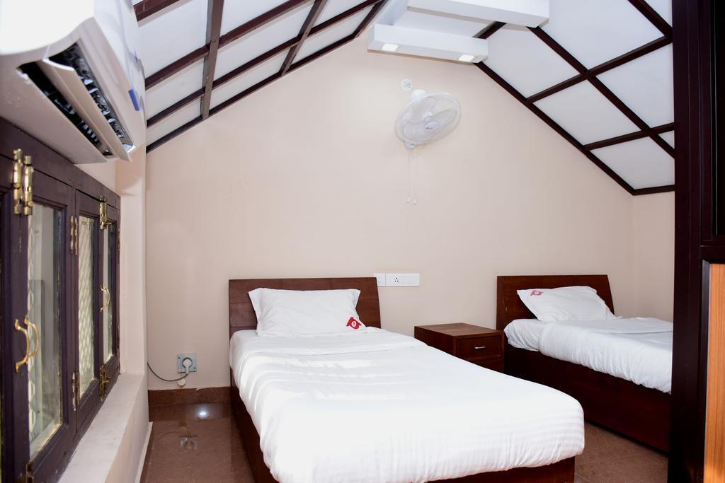 Нагоре: Karaikal Ashok Beach Resort