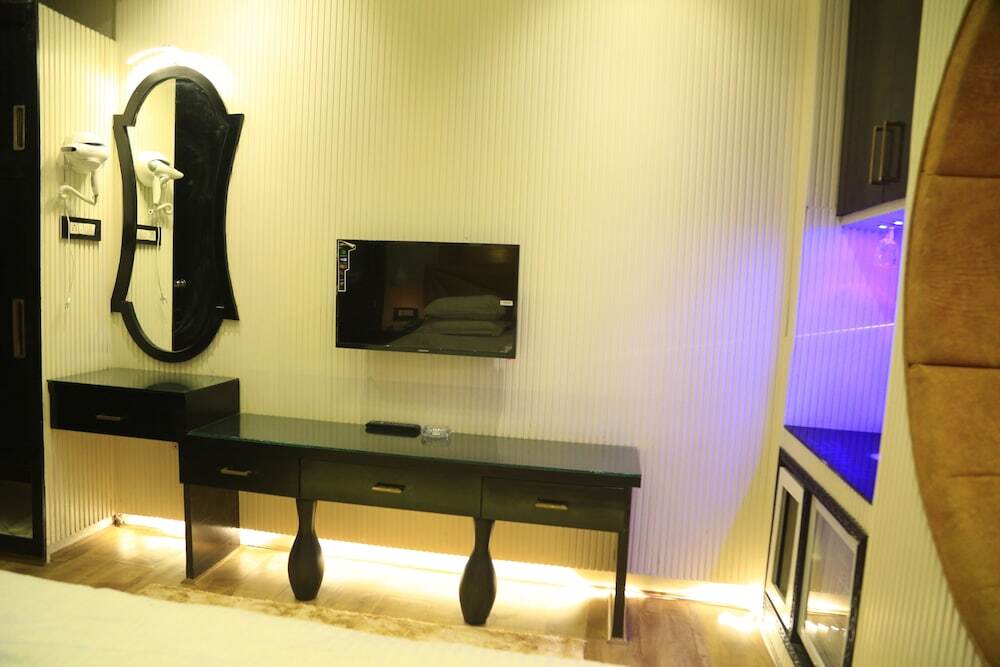 Rohtak: Ebowla Residency