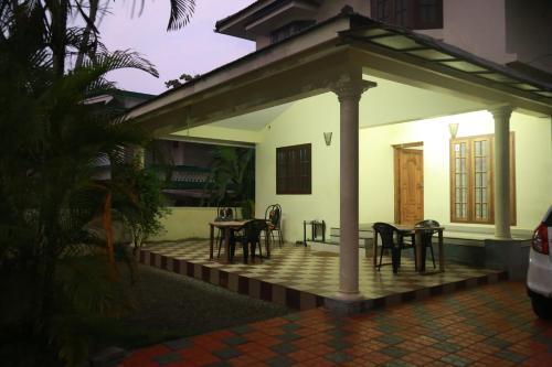 Lake Castle Alleppey villa — фото 1