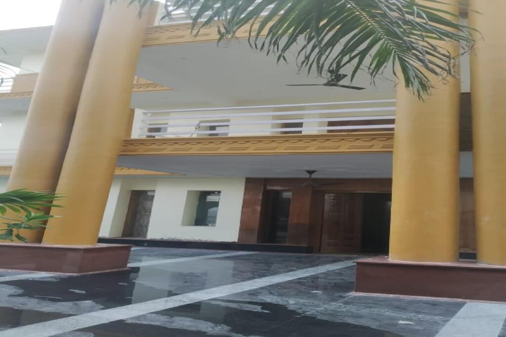 Большая Нойда: OYO 82284 Pl Guest House