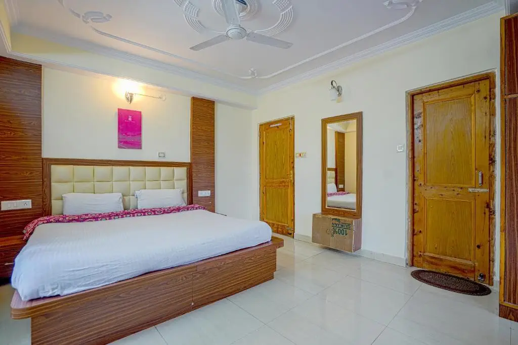 Шимла: Shimla Woods 2BHK by Dumnu Homes