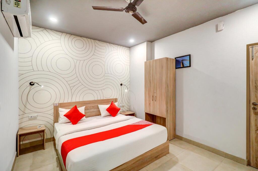 Нью-Дели: OYO 79898 Grand Hotel