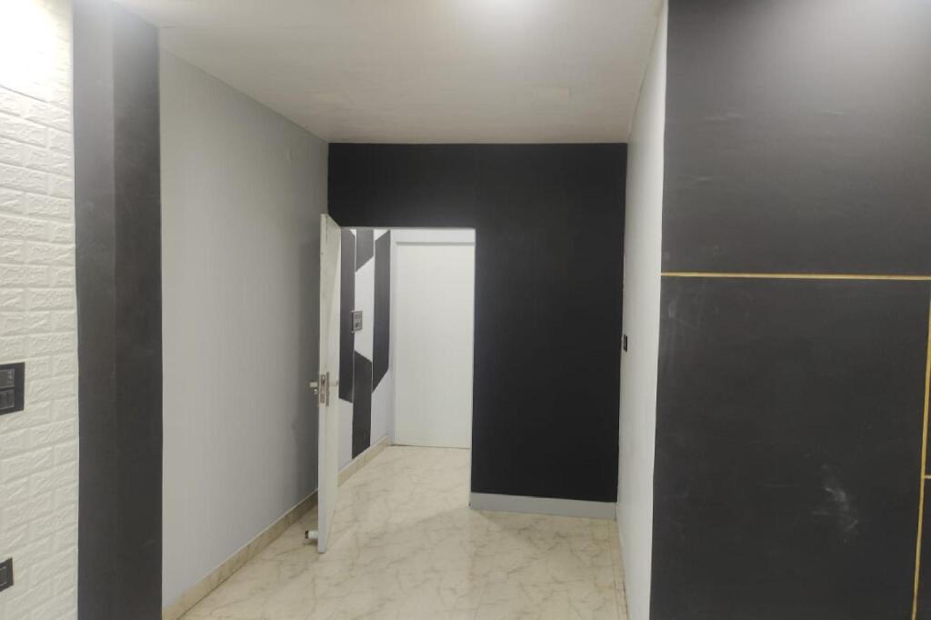 Нью-Дели: OYO 83769 King stay hotel moojpur metro station