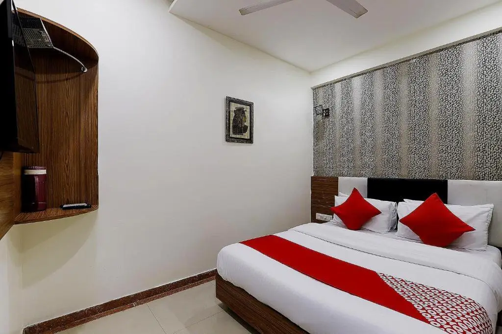 Нью-Дели: OYO 82033 Hotel Grand Plaza