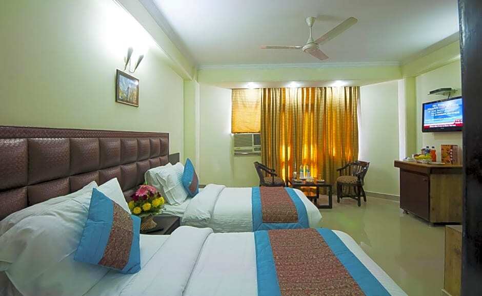 Нью-Дели: Capital O 2382 Hotel White House Continental